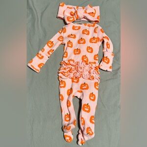 Spearmint Love Pink Halloween ruffle sleeper and matching bow. Size Newborn.